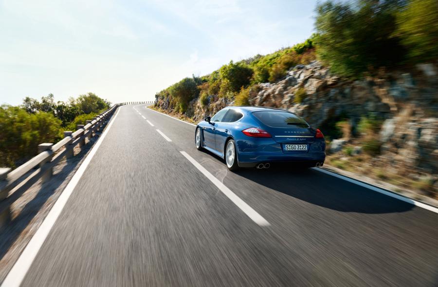 Porsche Panamera S Hybrid 2012 года  (фото 3 из 53)